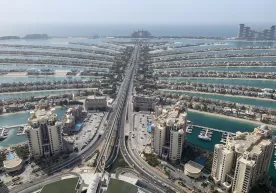 Dubai continues to build the world's largest artificial island фото