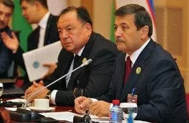 Президентнинг собиқ маслаҳатчиси Мавлон Умурзоқов Рашид Қодиров ва унинг гумашталари ҳақида фото
