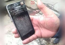 iPhone 5S'да суҳбатлашаётган суриялик йигит ҳушидан кетди фото