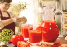Domates suyuğu kimlere faydalıdır ve kimlerin tüketmemesi daha iyidir? фото