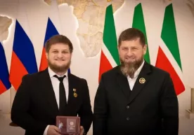 Checheniston prezidenti Ramzan Qodirov besh nafar oila a'zolarini mukofotladi фото