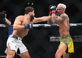 UFC 300. Arman Sarukyan Charlz Oliveyrani mag‘lub etdi фото