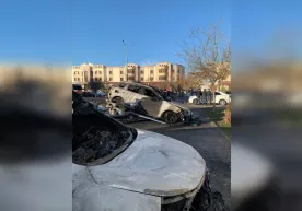 Urganchda er-xotinga tegishli Malibu va Hongqi mashinalari yonib ketdi фото