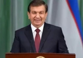 Президент Шавкат Мирзиёев Конституция ва Қуръонга қўлини қўйган ҳолда қасамёд қилди фото