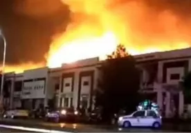 Бухорода 500 квадрат метрдан ортиқ савдо мажмуалари ёниб кетди (видео) фото