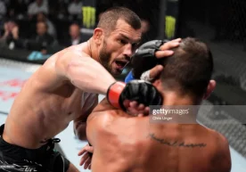 UFC 280. Маҳмуд Муродов бразилиялик рақибига имкониятни бой берди фото