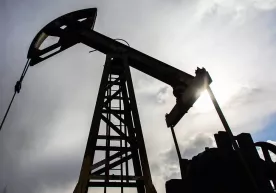Нефть нархи 2014 йилдан бери биринчи марта 103 долларгача кўтарилди фото