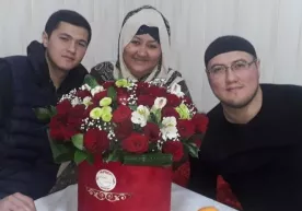 Marhum xonanda Jasur Rafiqovning onasi bilan suhbat фото