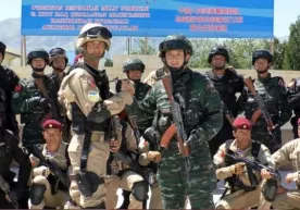 Milliy gvardiya va Xitoyning qurollangan militsiyasi mashg‘ulot o‘tkazmoqda фото