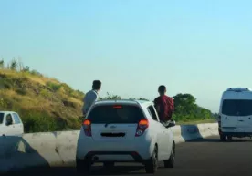 Yo‘lda o‘zi va boshqalar hayoti uchun xavfli vaziyatni yuzaga keltirgan haydovchi фото
