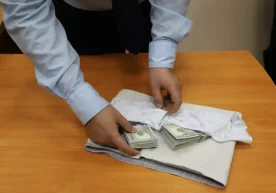 Белига 23 минг доллар боғлаб олган шахс аэропортда ушланди фото