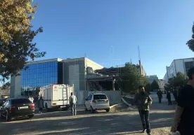 Buxoroda yangi qurilayotgan uch qavatli bino qulab tushdi фото