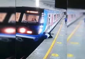 Тошкентда 58 ёшли фуқаро метро поезди йўлига тушиб кетди фото