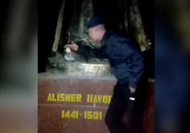 Алишер Навоий ҳайкали олдида яна ножўя ҳаракат содир этилди фото