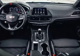Cadillac AQSH maxsus xizmati xodimlariga mexanik uzatmali avtomobillarni boshqarishni o‘rgatadi фото