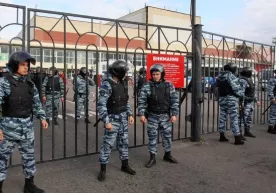 Moskvadagi 2 ta bozorda oʻnlab oʻzbek va tojik migrantlar qoʻlga olindi (foto, video) фото
