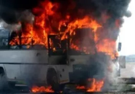 Madinada hojilar o‘tirgan avtobus yonib ketdi (video) фото