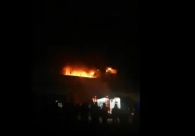 Navoiy shahridagi 4 qavatli savdo kompleksida katta yong‘in bo‘ldi фото