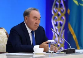 Назарбоев рус тилида гапирадиганларга атайин қозоқ тилида жавоб берадиган ишчиларни бўшатишни буюрди фото