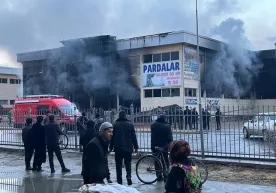 G‘ijduvonda savdo markazi yonib ketdi фото