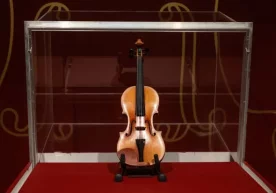 A three-hundred-year-old violin was sold for $11,3 million in New York фото