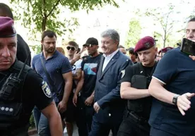Порошенкога сўроқ қилинганидан кейин тухумлар улоқтирилди фото