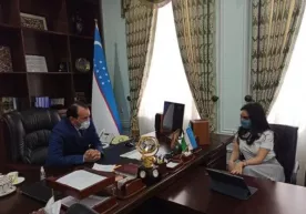Munisa Rizayeva jamoat joyida niqobsiz yurgani uchun jarima to‘laydi фото