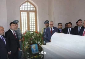Ўзбек олимлари Алишер Навоий мақбарасини зиёрат қилишди фото