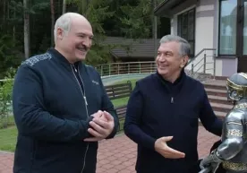 Мирзиёев Лукашенкога хоккейчи ҳайкалини ҳадя қилди (фото, видео) фото