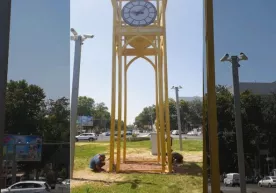 Grand Mir qarshisidagi soatli minora olib tashlanmoqda (foto) фото
