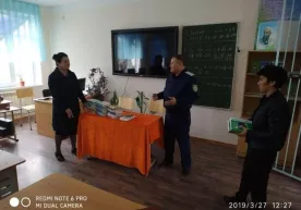 Қашқадарёда МИБчилар мактабларга китоблар совға қилиш акциясини бошлади фото