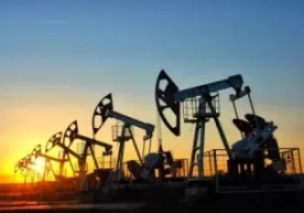 АҚШда нефть қазиб олиш ҳажми пасайтирилгач, дунё бозорида нефть нархлари ўсди фото
