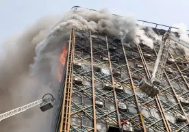 Tehronda bino qulab tushishi oqibatida kamida 30 nafar o‘t o‘chiruvchi halok bo‘ldi фото