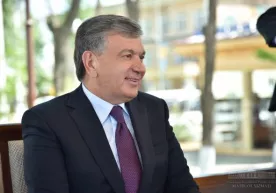 Shavkat Mirziyoyev Gulistonda ijodkorlar bilan muloqot qildi (foto) фото