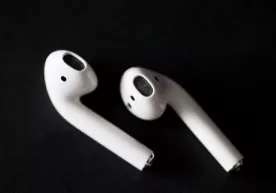Apple компанияси Airpods наушниклари сотувларини бошлади фото