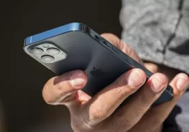 Хитойлик амалдорларга иш жойида iPhone'дан фойдаланиш тақиқланди фото