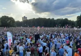 Минскда ўн минглаб кишилар иштирокида Тихановскаяни қўллаб-қувватлаш учун митинг ўтказилди фото