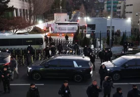 В Южной Корее полиция приехала арестовывать президента (видео) фото