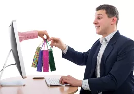 Интернет-продавец платит потребителю неустойку, если товар не будет доставлен вовремя. фото
