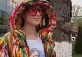 Oʻzbek qizi Alisher Navoiy tasvirlangan libosda (video) фото