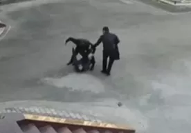 Наманганда банк раҳбари фуқарони калтаклагани тасвирланган видео тарқалди фото