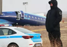 AZAL самолёти қўнаётган вақтда Грознийга Украина учувчисиз учоқлари ҳужум қилгани тасдиқланди фото