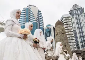 Chechenistonda to‘yda brilliant uzuk, uy va mashina berish taqiqlandi фото