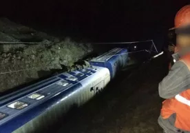 Қашқадарёда йўловчи поезди вагонлари рельсдан чиқиб кетди ва ағдарилиб тушди фото