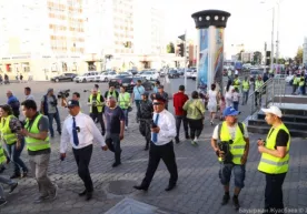 Қозоғистонда рухсат этилмаган митинг қатнашчиларидан жароҳат етказувчи қуроллар олиб қўйилди фото