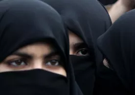 “Ertaga kech bo‘ladi”: Qirg‘izistonda burqa va niqob kiyishni taqiqlash taklif etildi фото
