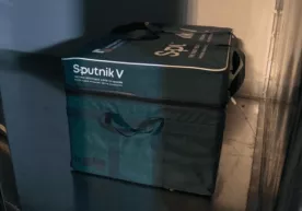 «Sputnik V» vaksinasining namunalari O‘zbekistonga olib kelindi фото