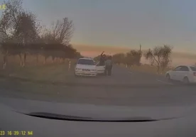 Сурхондарёда ака-ука ЙПХ автомобилини тўхтатиб, унинг калитини олмоқчи бўлди фото
