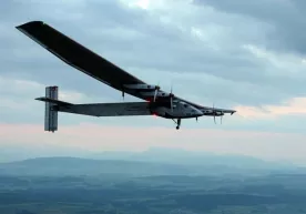 Қуёш батареяларида ҳаракатланувчи Solar Impulse 2 самолёти Ҳиндистонга эсон-омон қўнди фото