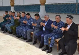 General-polkovnik qatnashgan ochiq muloqotda Qur’on tilovat qilindi фото